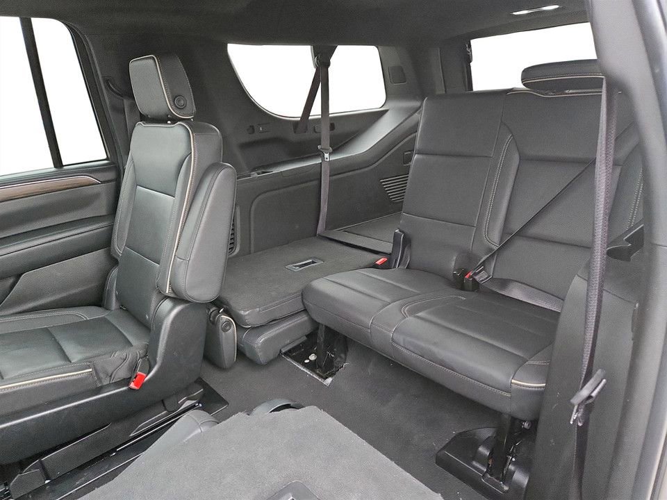 Used 2023 Chevrolet Suburban Premier image 29