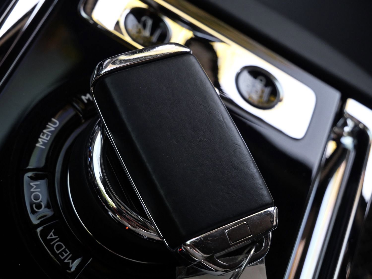 Certified 2022 Rolls-Royce Cullinan Black Badge w/ Dark Exterior Package AWD/4WD image 35
