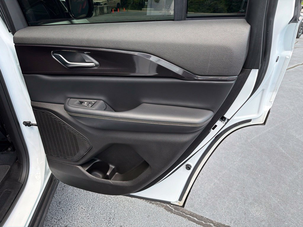 Used 2023 Jeep Grand Cherokee Altitude AWD/4WD image 18