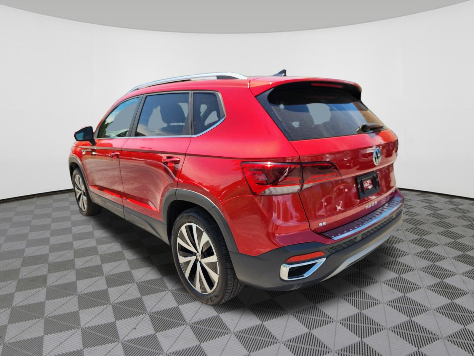 Certified 2023 Volkswagen Taos SE w/ Panoramic Sunroof Package AWD/4WD image 3