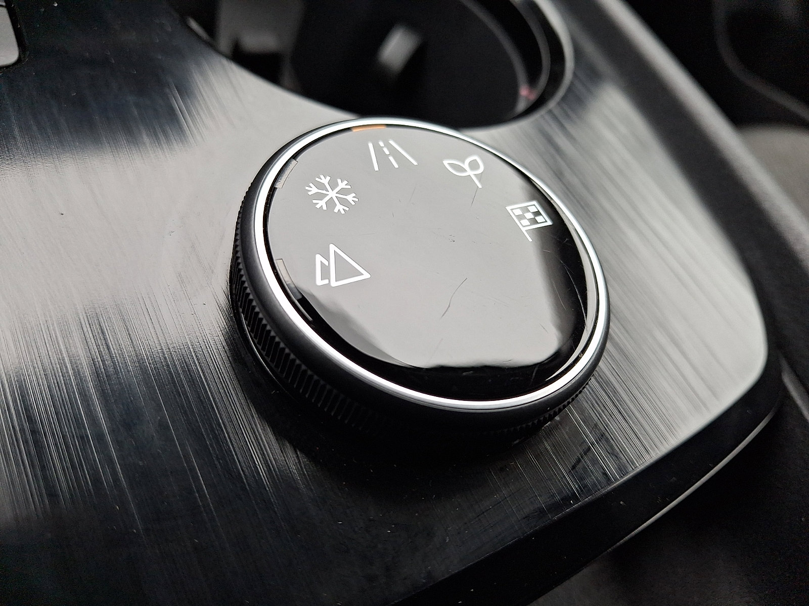 Used 2025 Nissan Rogue SV image 24