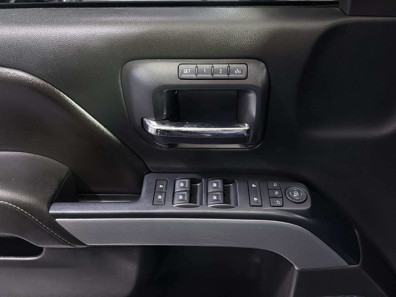 Used 2016 Chevrolet Silverado 2500 LTZ w/ LTZ Plus Package AWD/4WD image 34