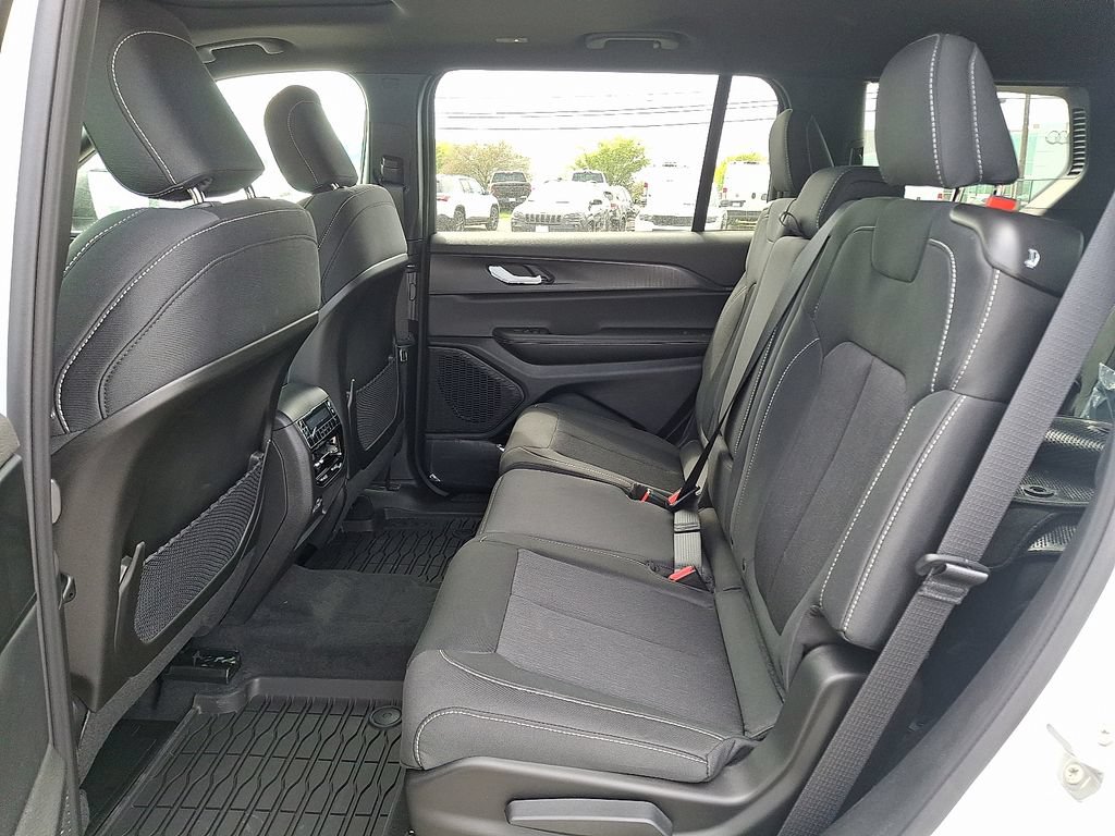 New 2025 Jeep Grand Cherokee L Laredo w/ Luxury Tech Group I AWD/4WD image 32
