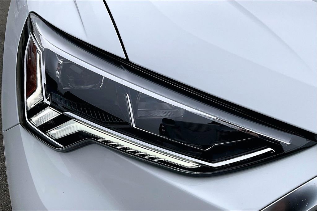 Used 2025 Audi Q3 2.0T Premium w/ Convenience Package image 32