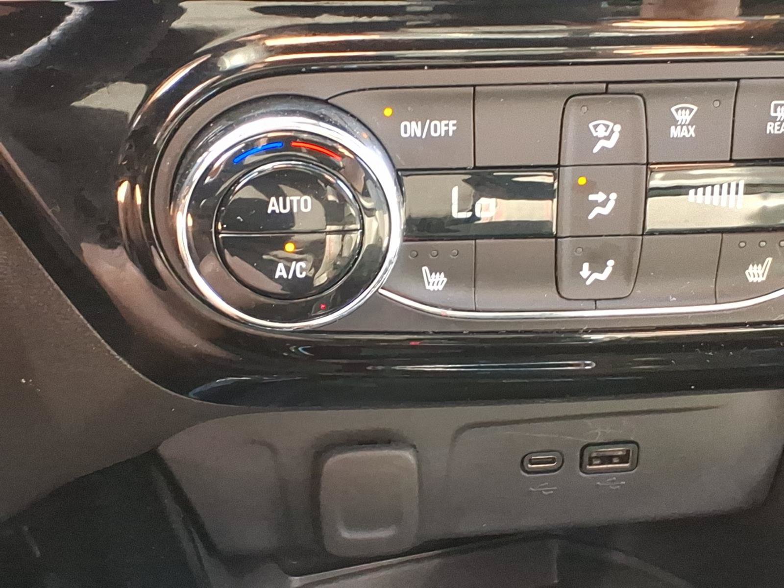 Used 2024 Chevrolet Trax RS w/ Sunroof Package FWD image 19
