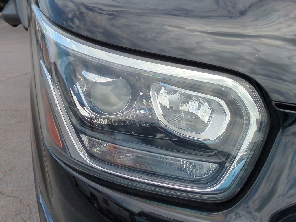 Used 2023 Ford Transit 350 XLT image 13