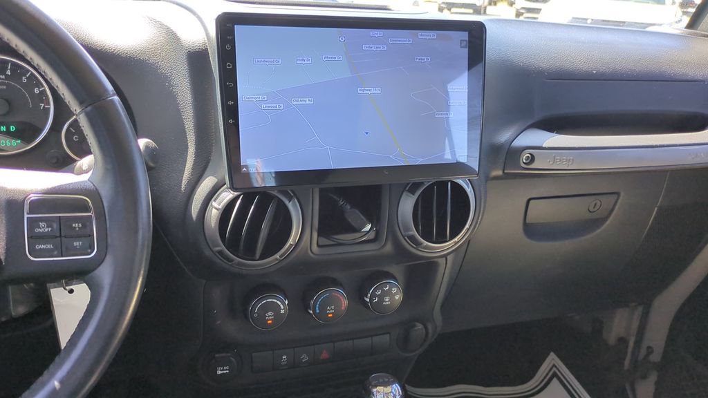 Used 2018 Jeep Wrangler Unlimited Sport w/ Connectivity Group image 16