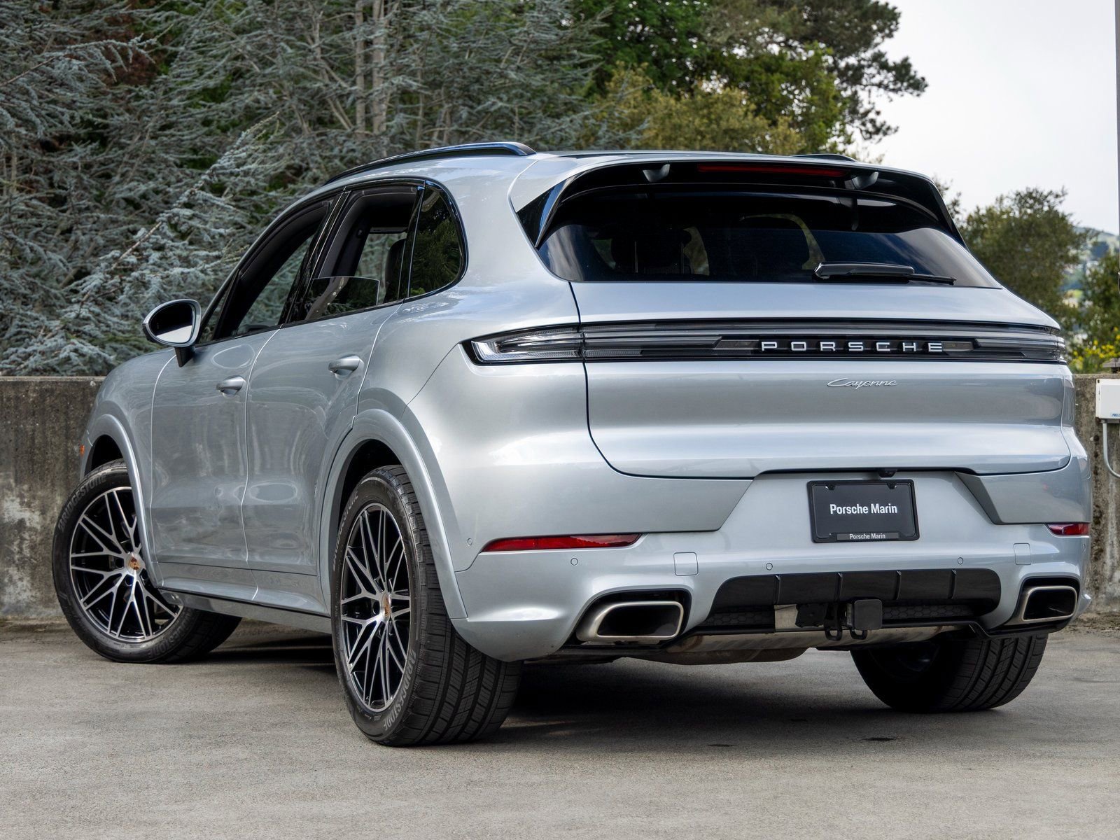 Certified 2025 Porsche Cayenne image 3