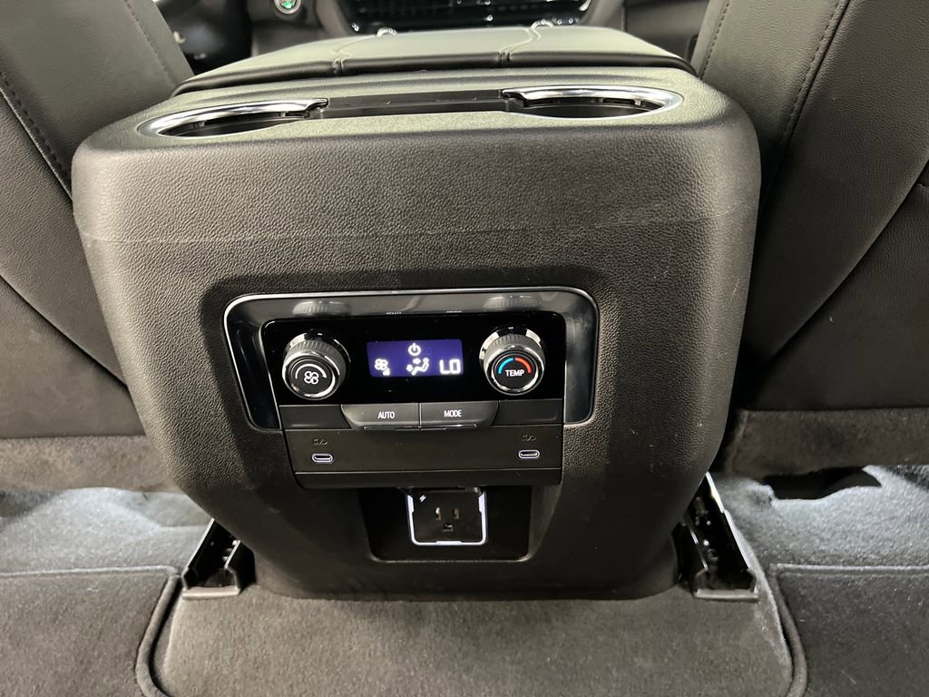 Used 2025 Chevrolet Suburban Z71 AWD/4WD image 21
