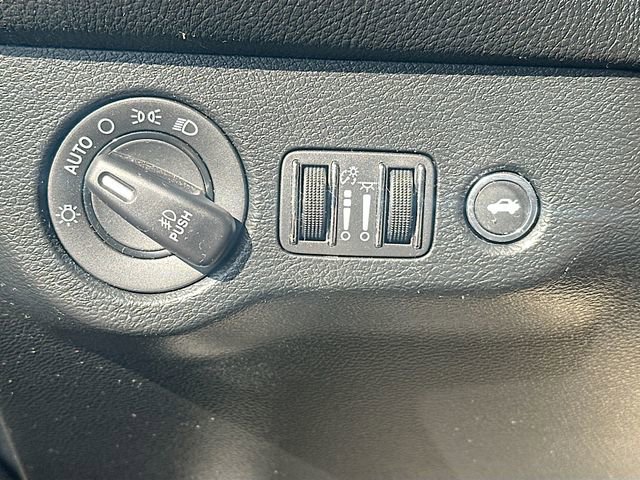 Used 2018 Dodge Challenger R/T w/ Driver Convenience Group RWD image 11