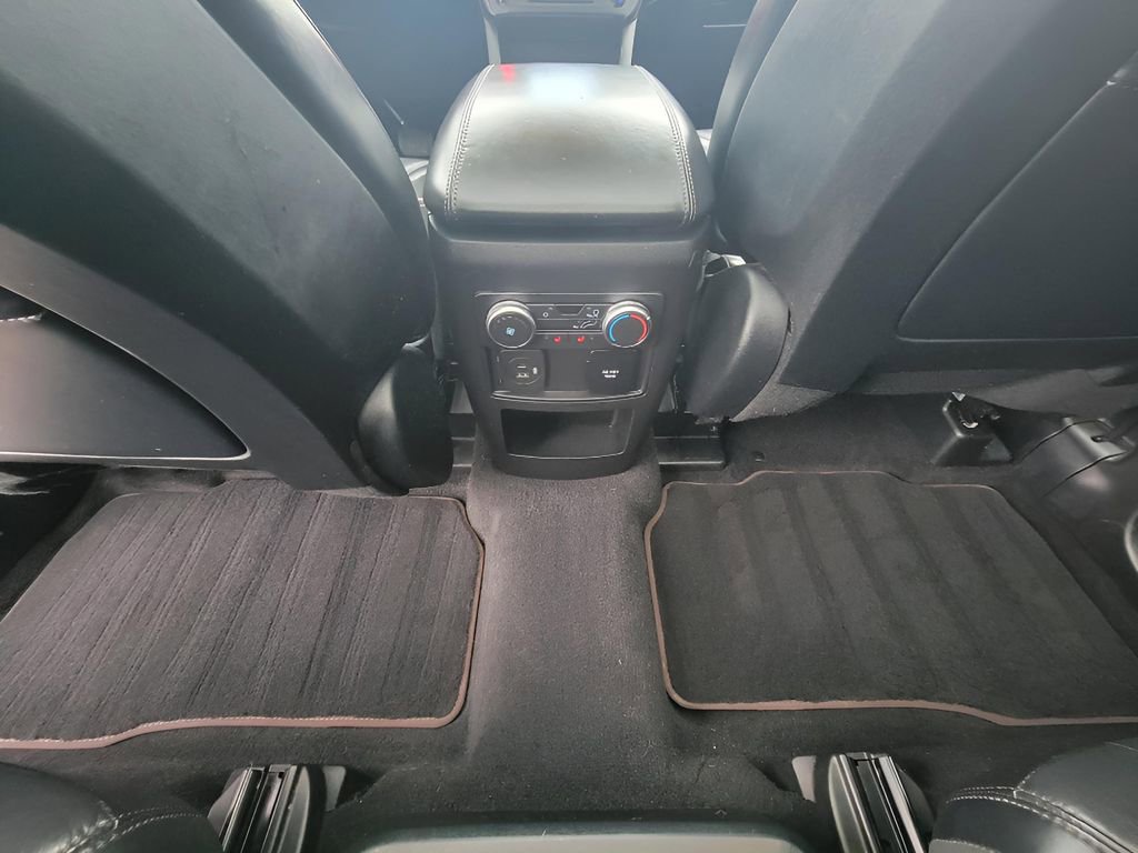 Used 2020 Ford Explorer Platinum w/ Premium Technology Package image 29