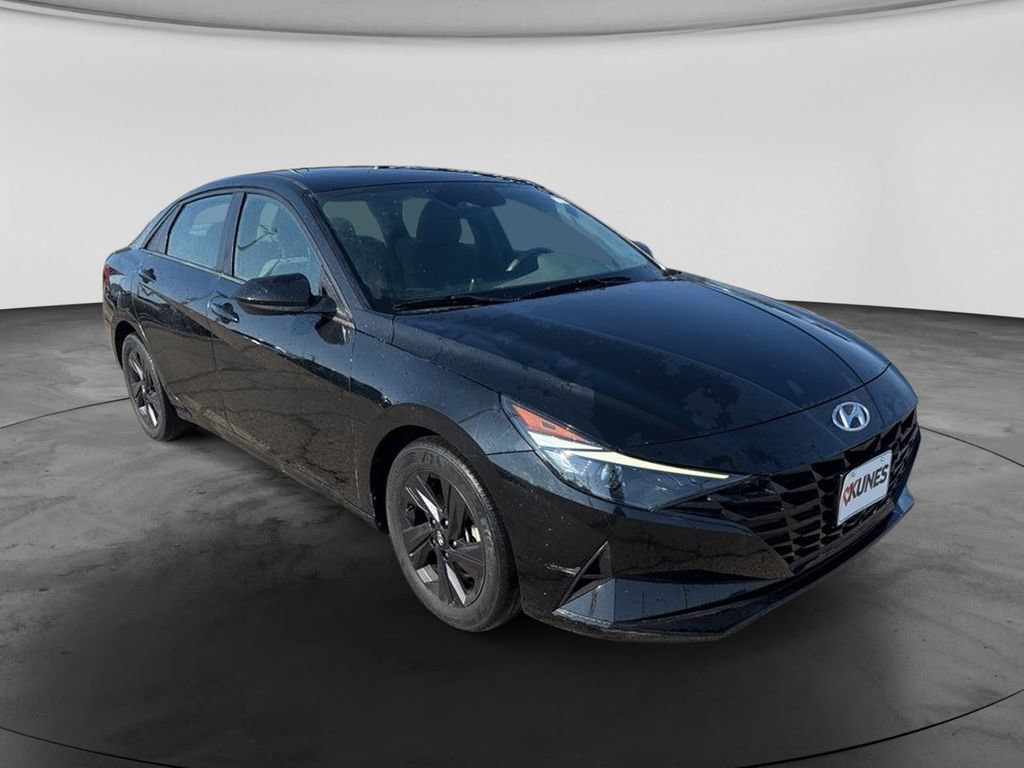Used 2022 Hyundai Elantra SEL FWD image 2