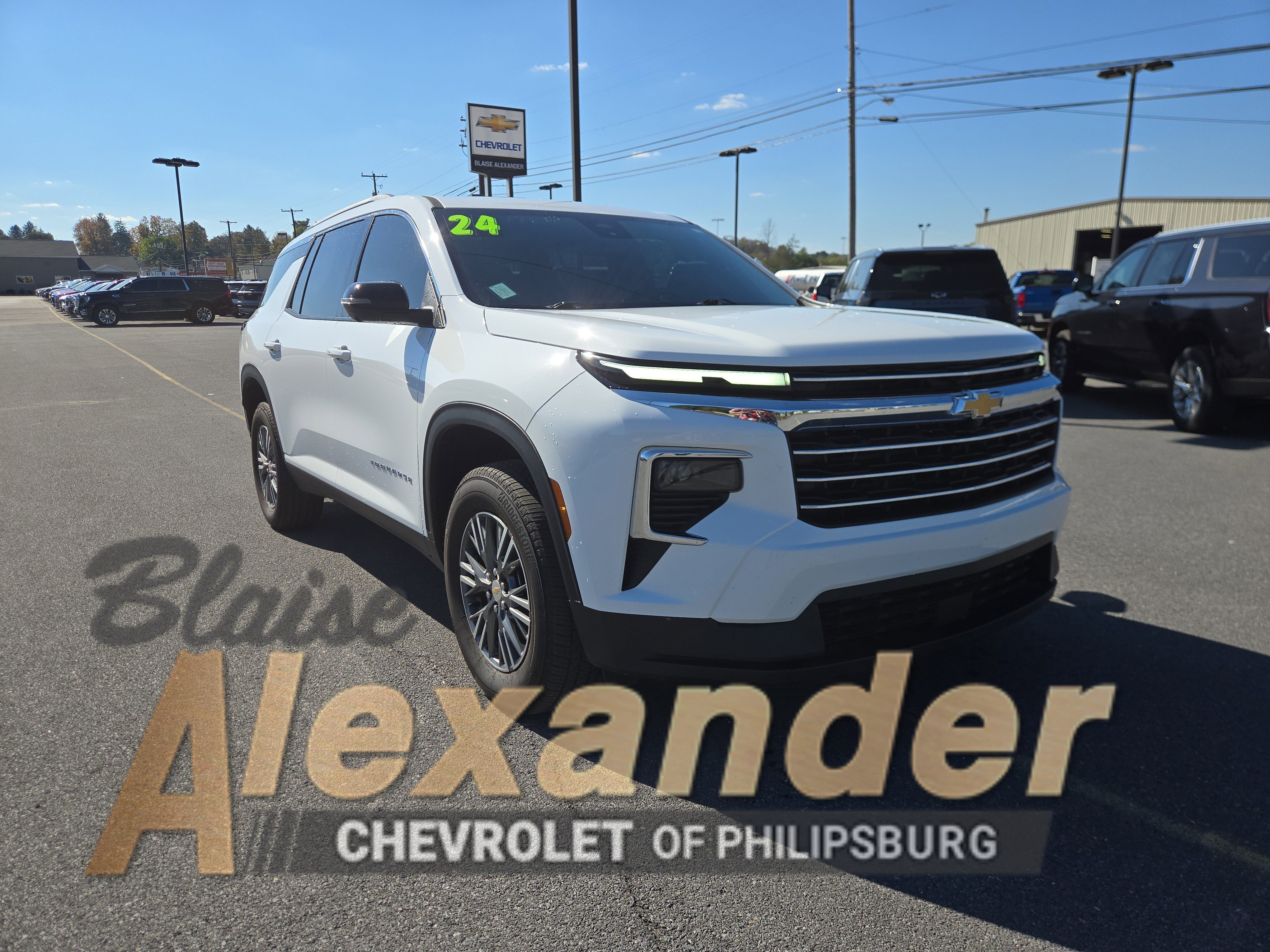 Used 2024 Chevrolet Traverse LT video 1