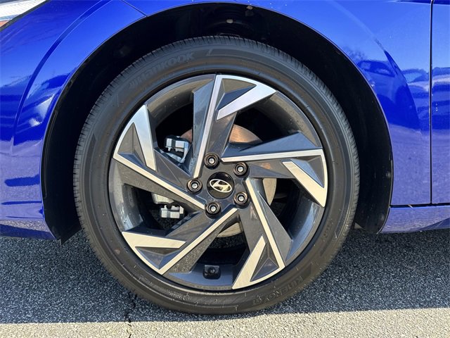 Certified 2025 Hyundai Elantra SEL image 11