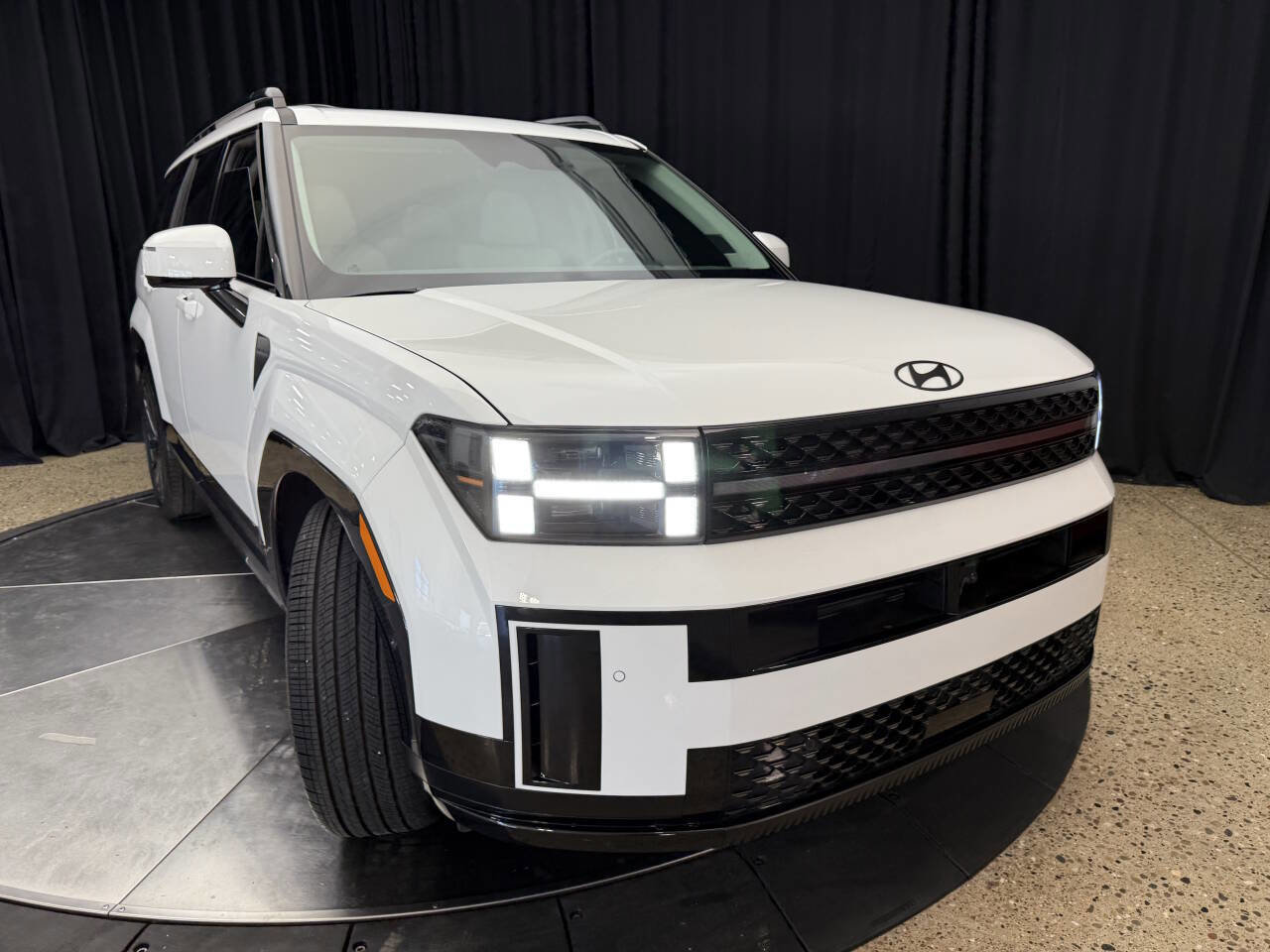 Used 2024 Hyundai Santa Fe Calligraphy image 11