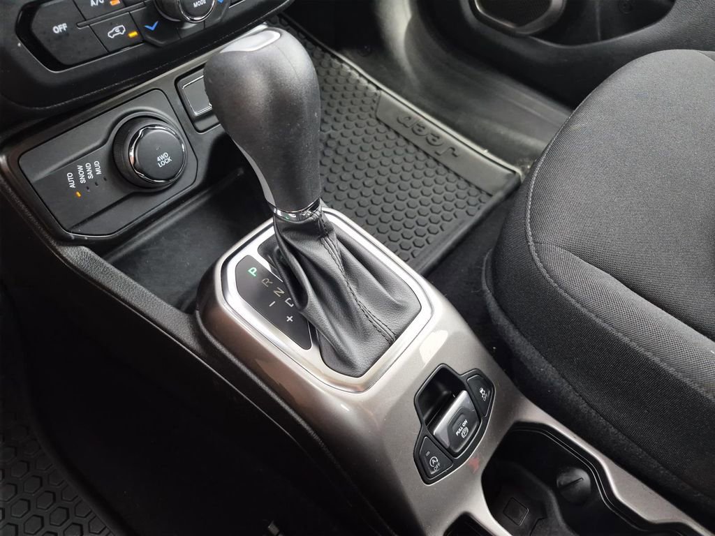 Used 2022 Jeep Renegade Latitude w/ Convenience Group AWD/4WD image 32