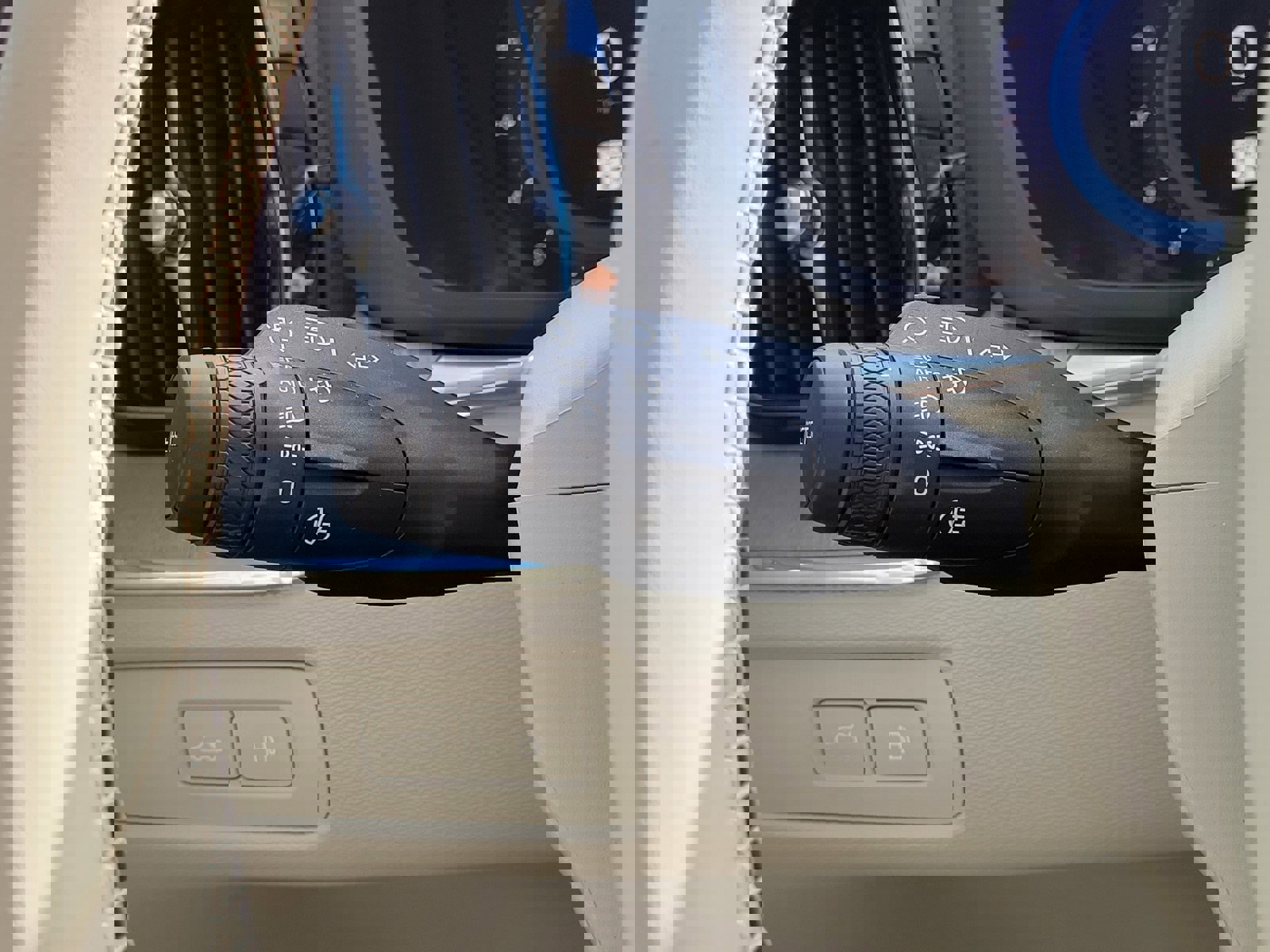 Certified 2024 Volvo XC60 T8 Ultimate w/ Protection Package Premier image 22