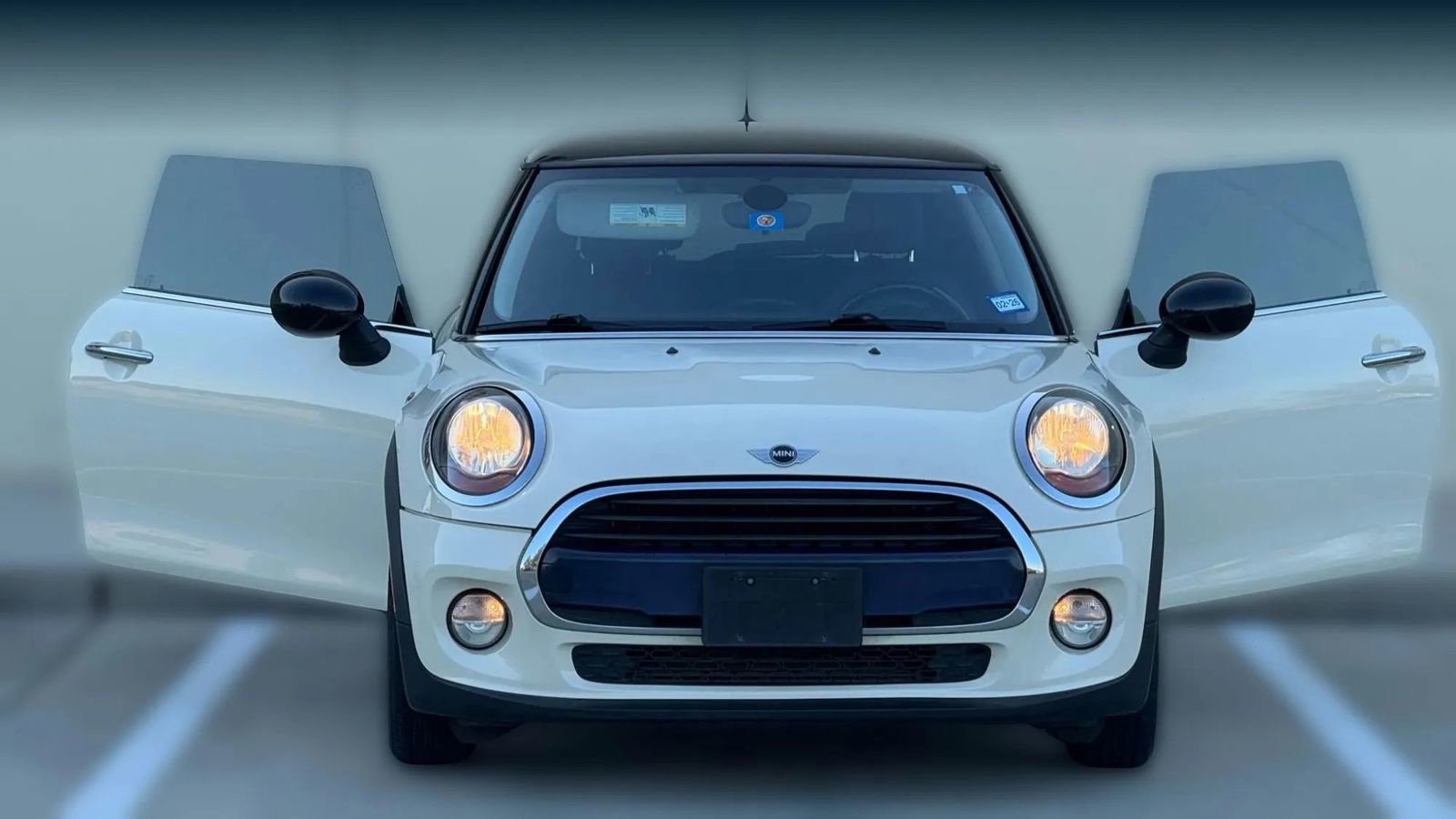 Used 2018 MINI Cooper 2-Door Hardtop image 6
