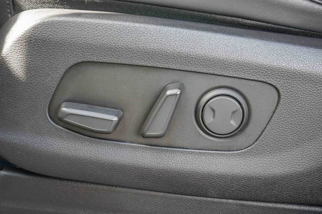 Used 2024 Kia Carnival EX image 23