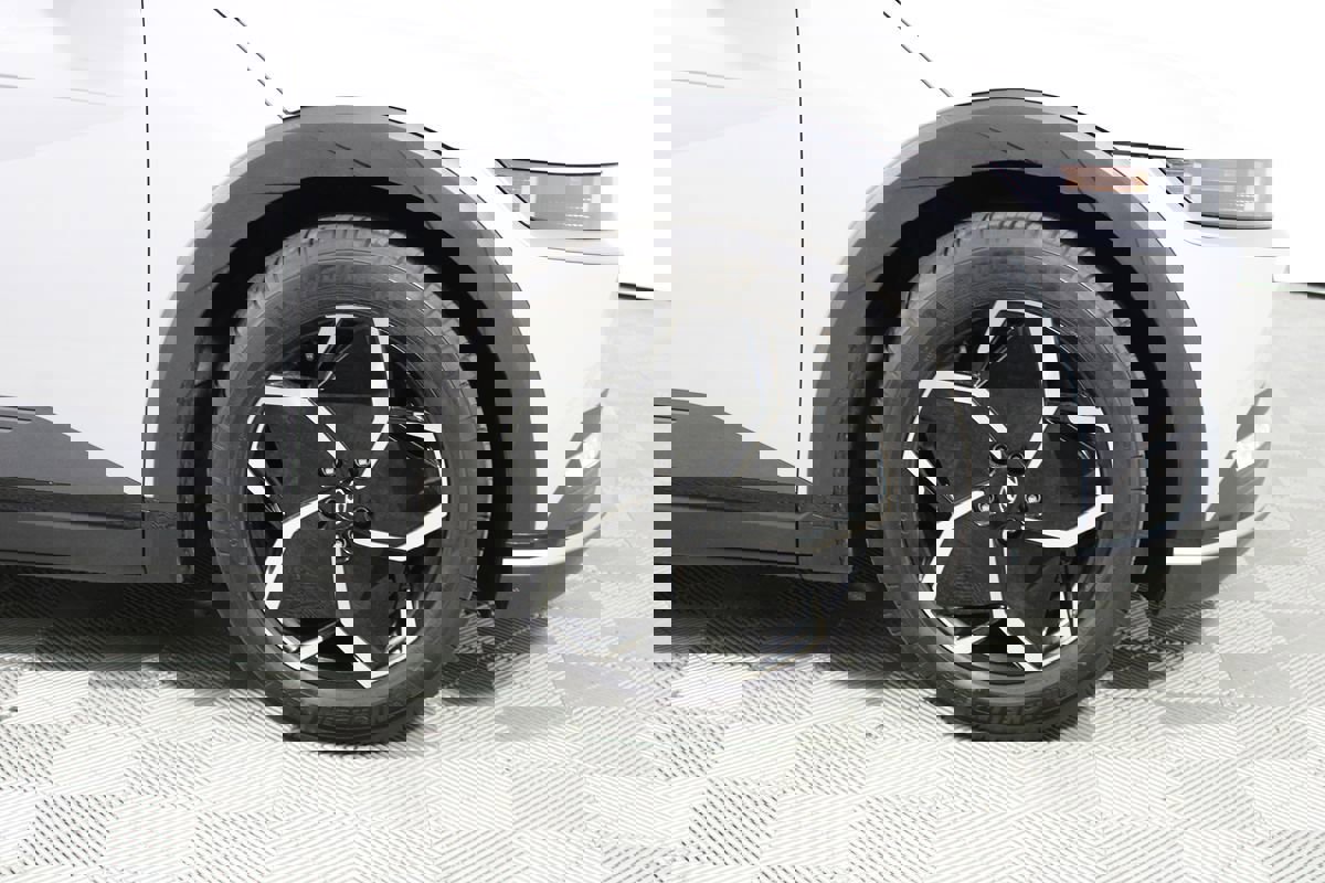 Used 2024 Hyundai Ioniq 5 SE image 30