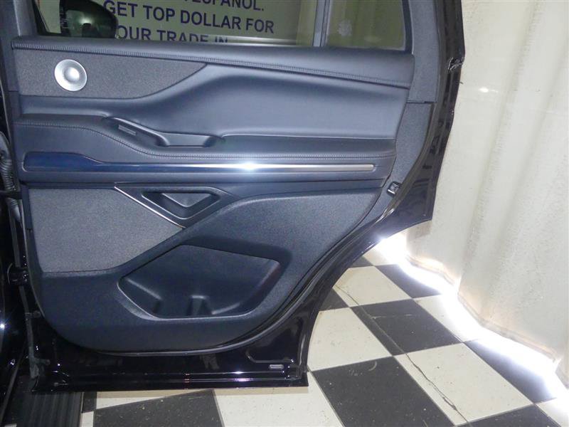 Used 2025 Lincoln Navigator Reserve w/ Jet Appearance Package AWD/4WD image 38