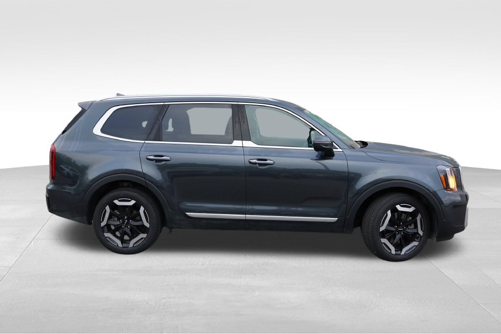Certified 2024 Kia Telluride S AWD/4WD image 3