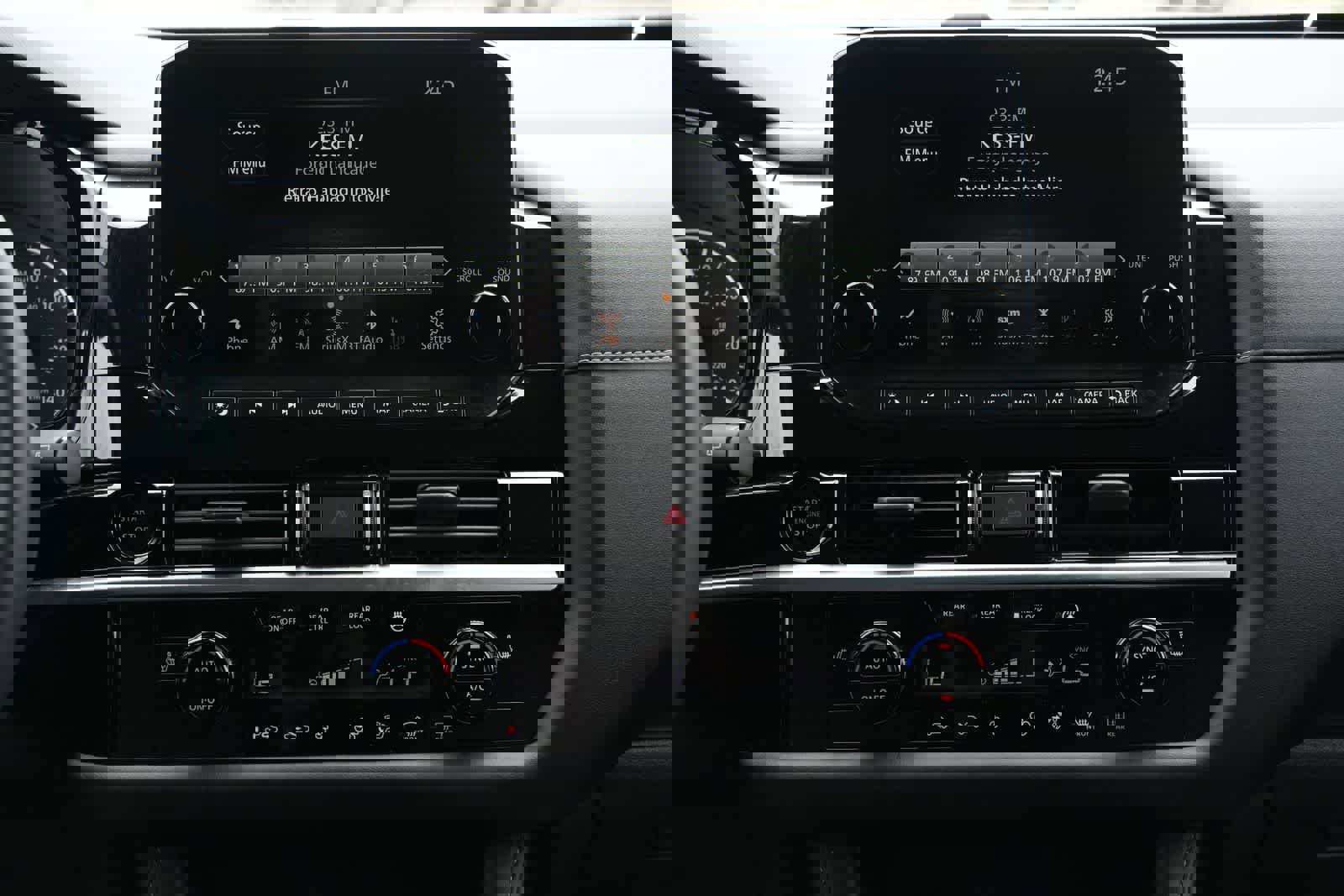 Used 2025 Nissan Pathfinder SL image 13