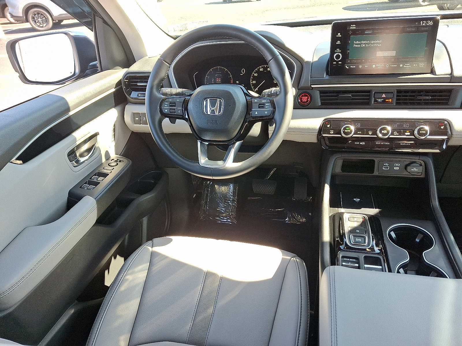 Used 2025 Honda Pilot EX-L image 10