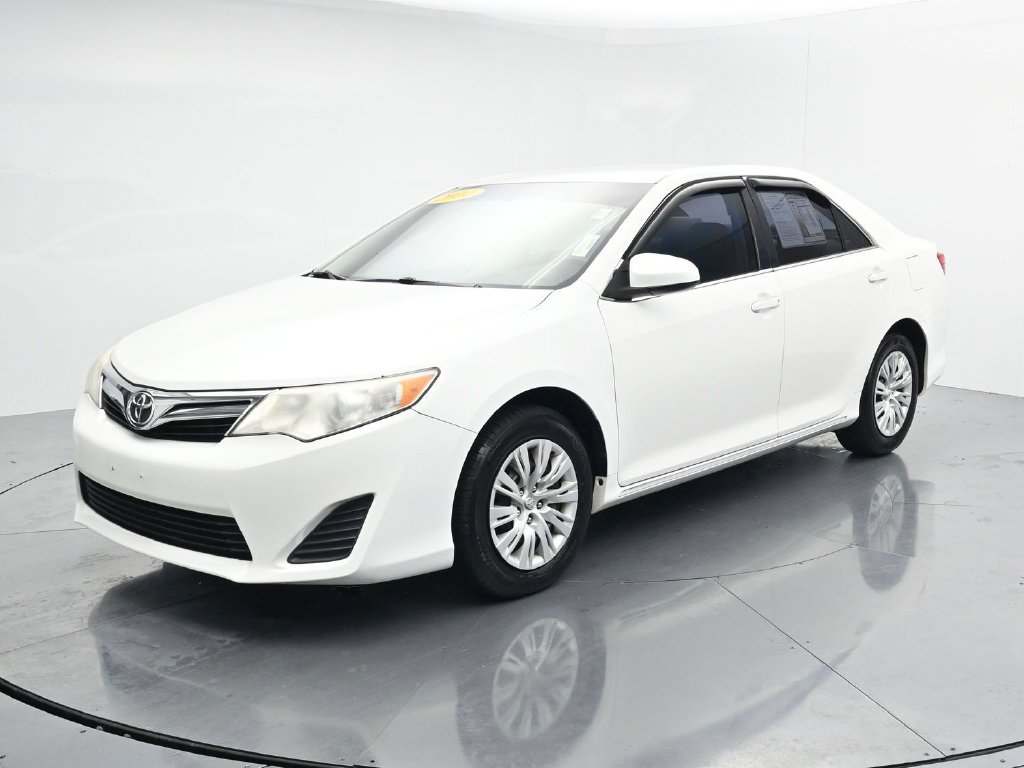 Used 2014 Toyota Camry LE FWD image 4