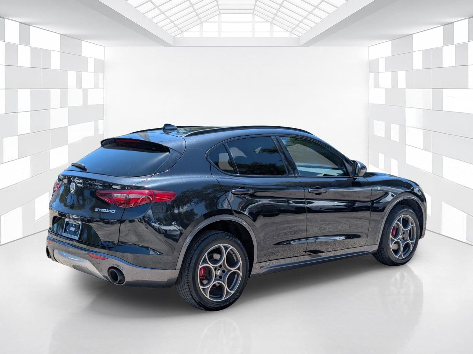 Used 2022 Alfa Romeo Stelvio Ti w/ Active Assist Plus Package AWD/4WD image 7