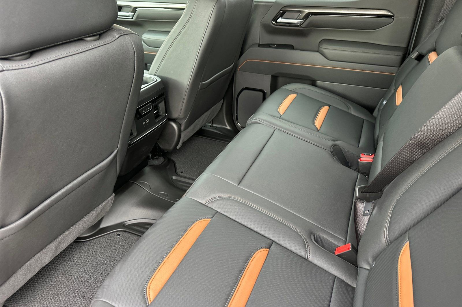 New 2026 GMC Sierra 1500 AT4 w/ LPO, Black Badging Package image 13