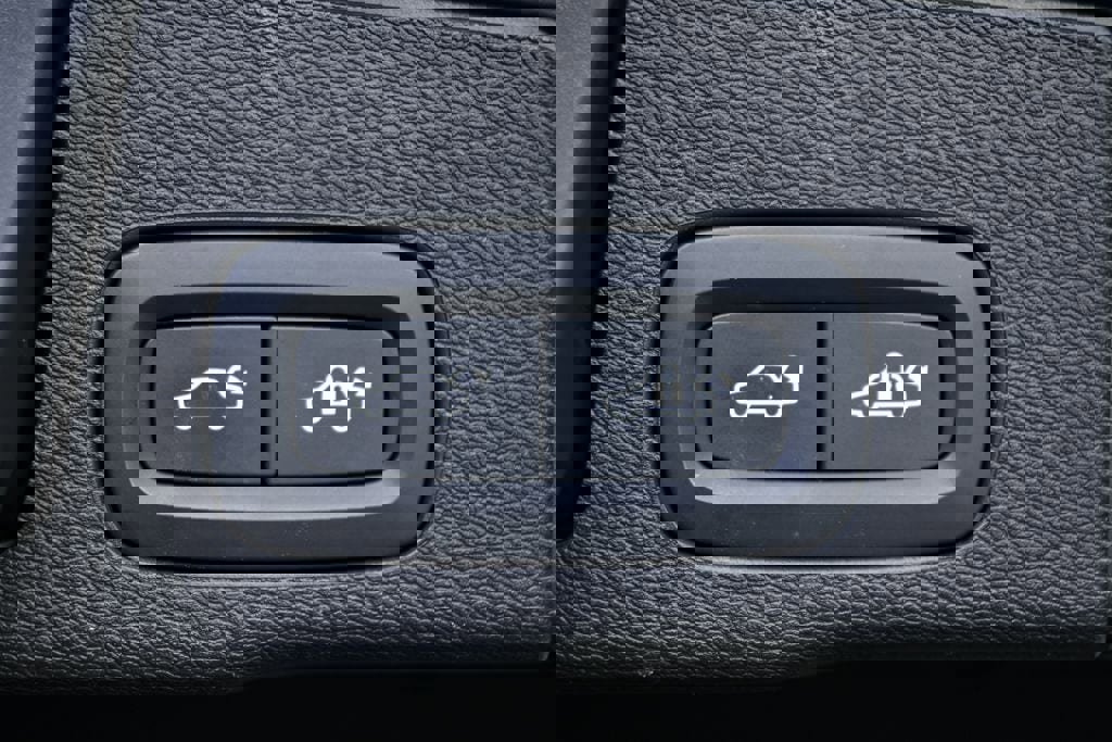 Certified 2024 Volvo XC60 B5 Core w/ Protection Package Premier AWD/4WD image 32