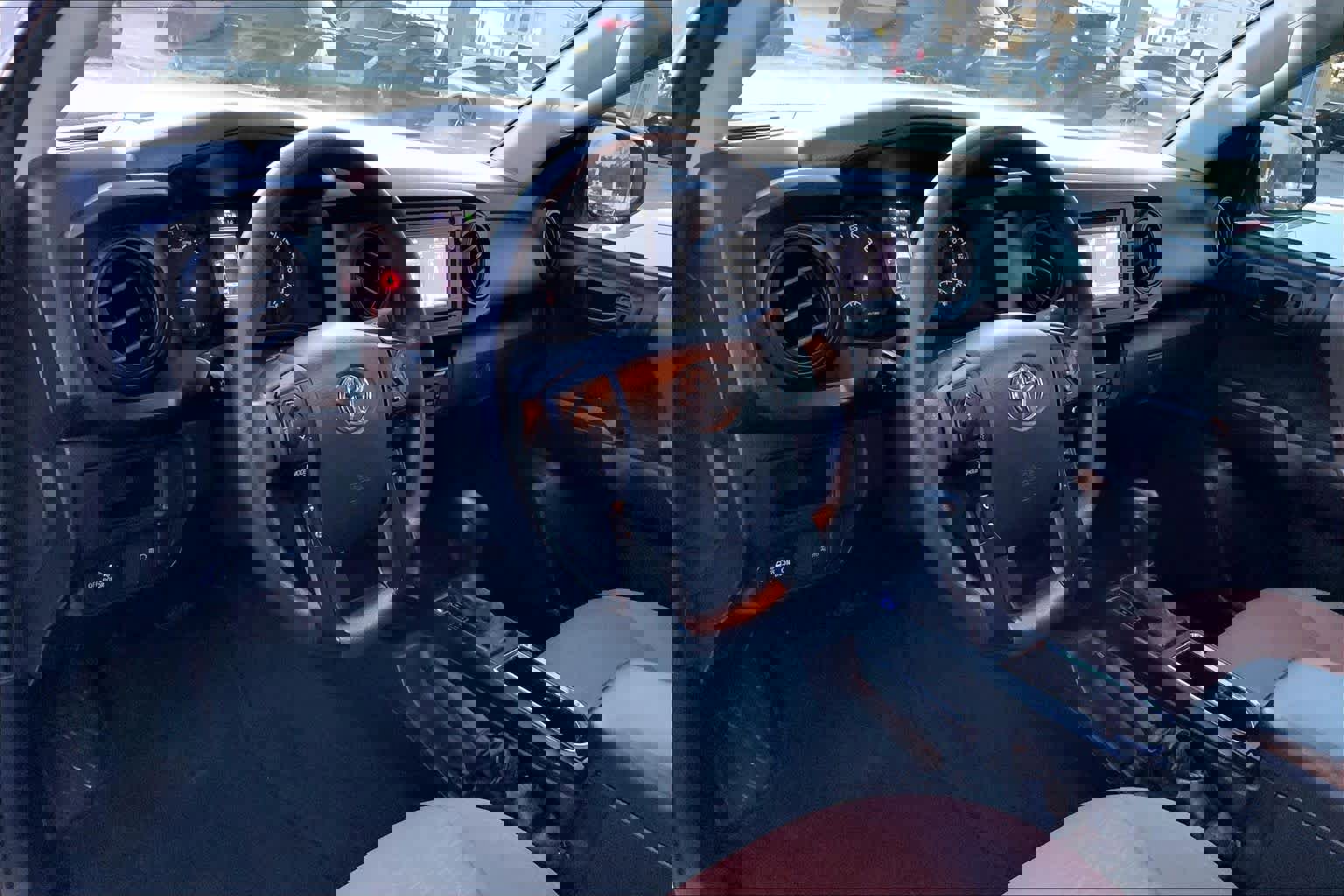 Used 2018 Toyota Tacoma SR image 16