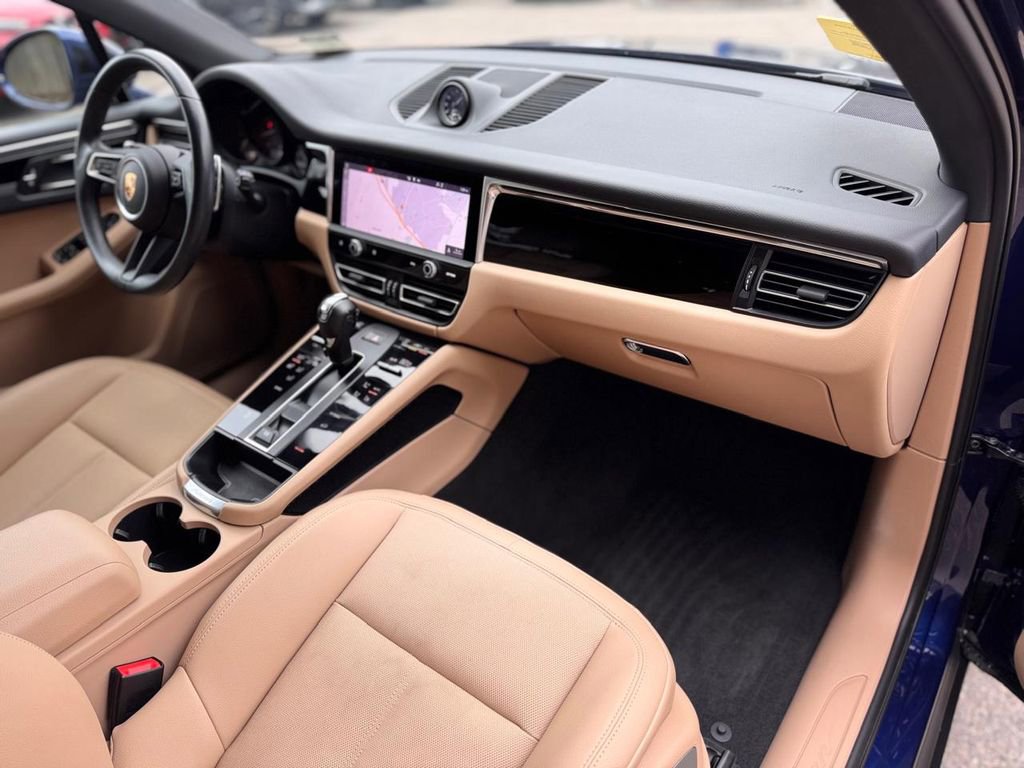 Used 2023 Porsche Macan AWD/4WD image 25