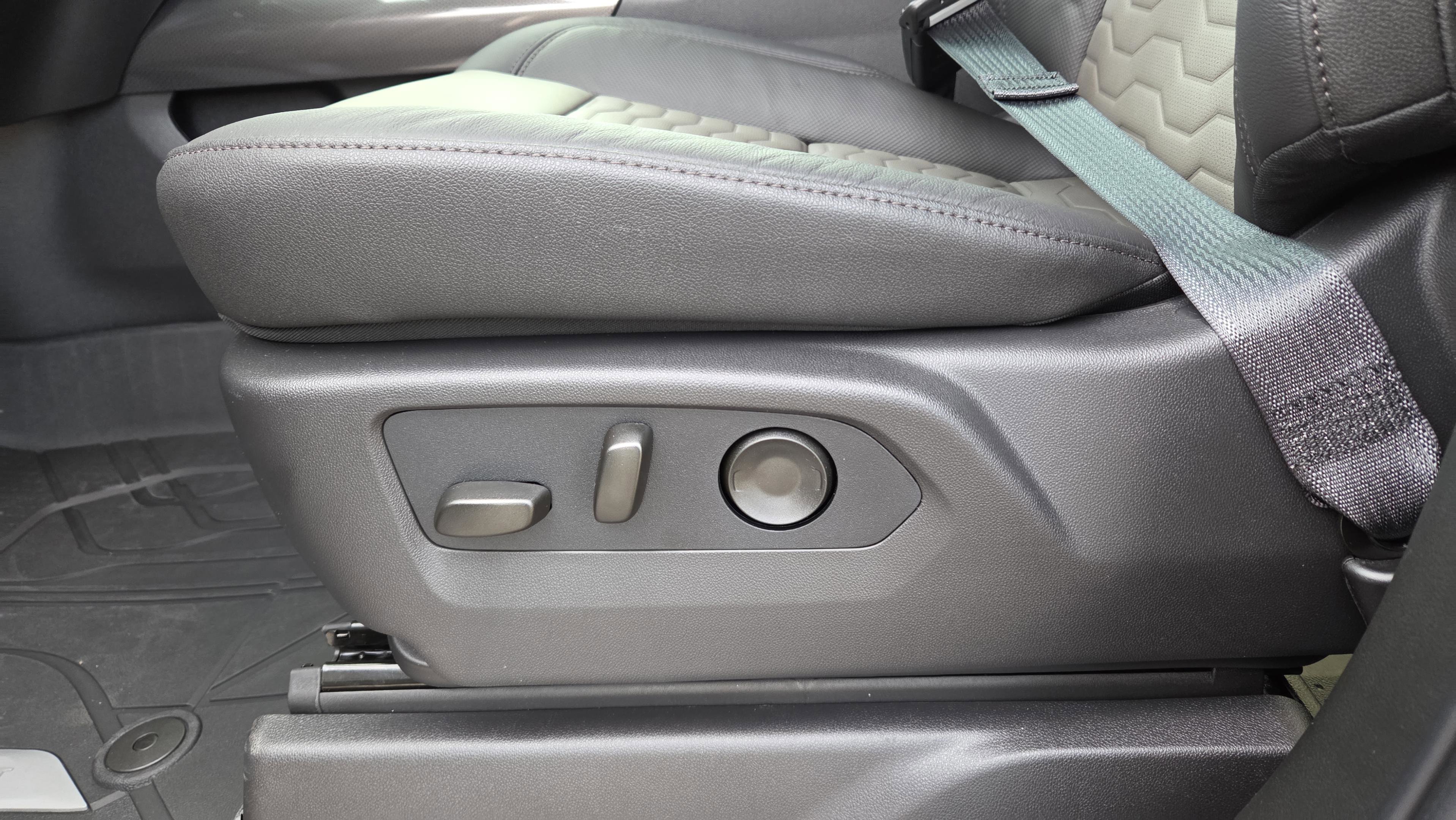 New 2026 Chevrolet Silverado 1500 ZR2 w/ Dark Appearance Package image 23