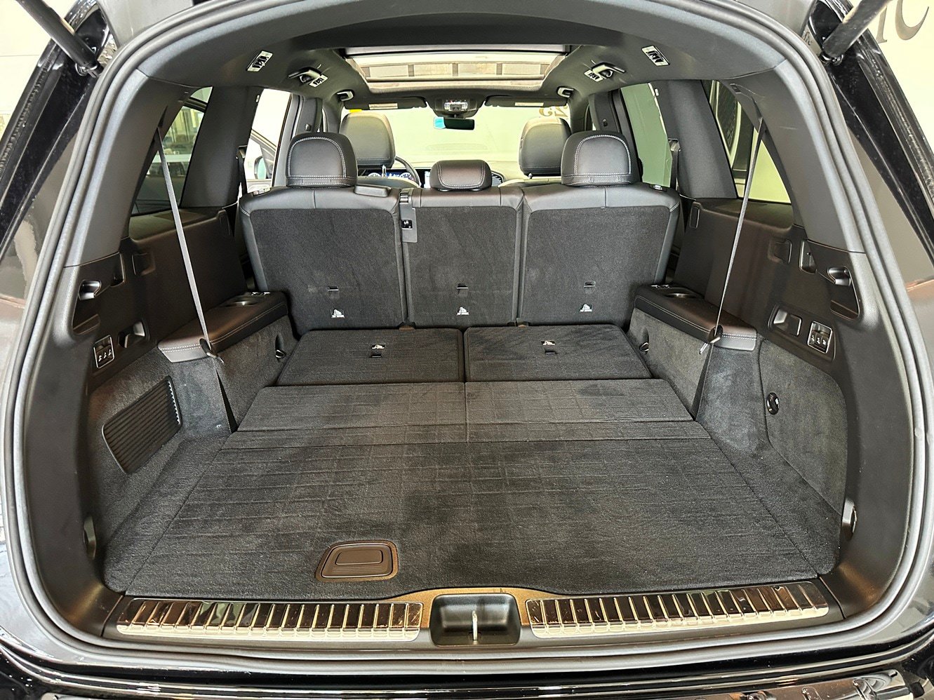 Certified 2025 Mercedes-Benz GLS 450 4MATIC image 39