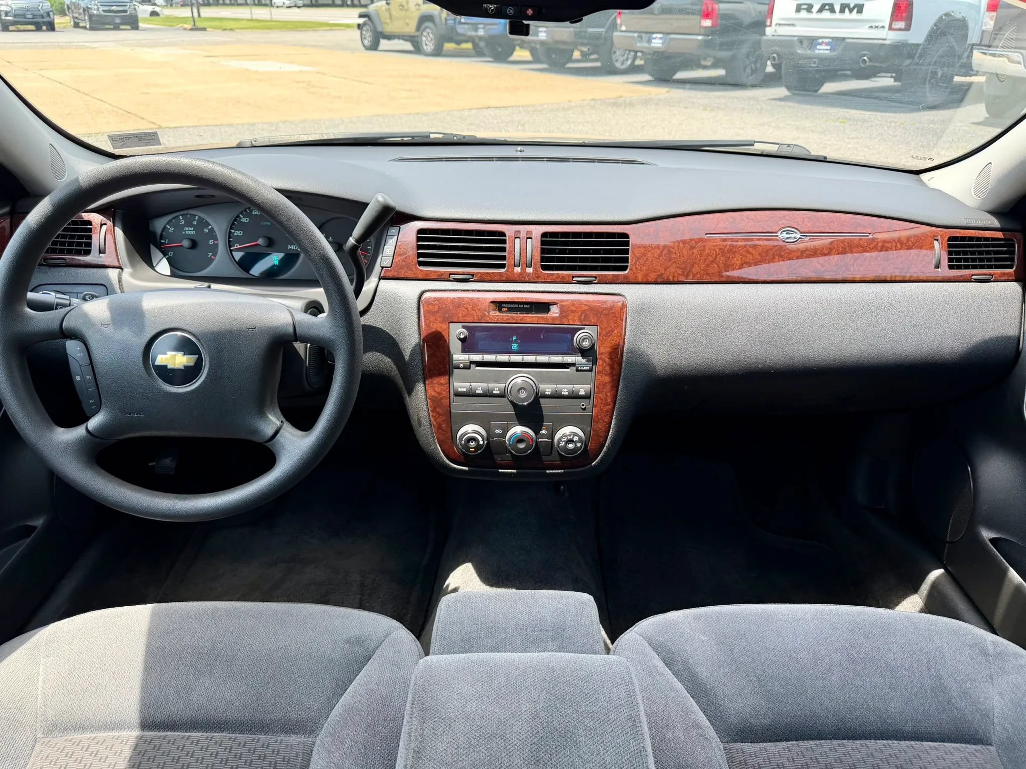 Used 2011 Chevrolet Impala LS FWD image 12