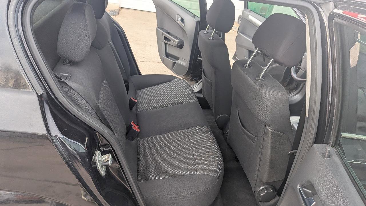 Used 2008 Saturn Astra XR image 12