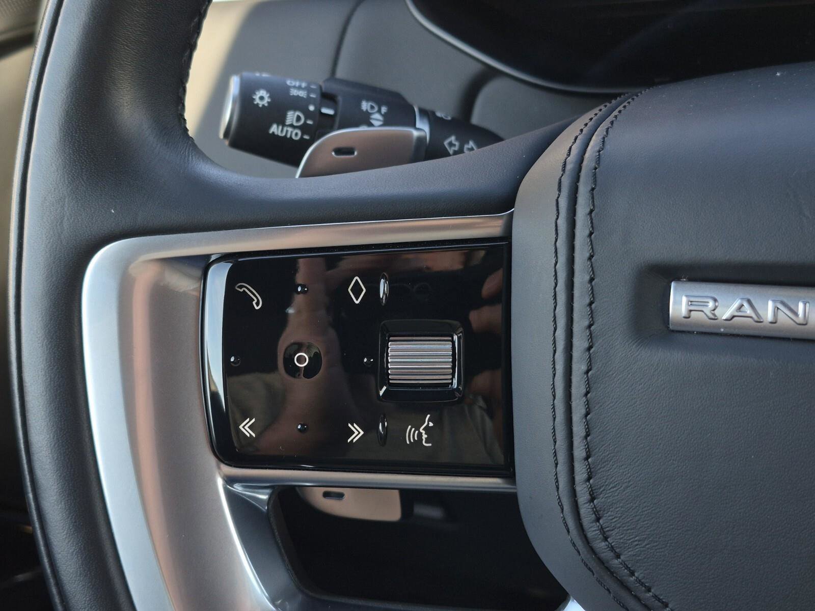 Used 2023 Land Rover Range Rover SV image 14