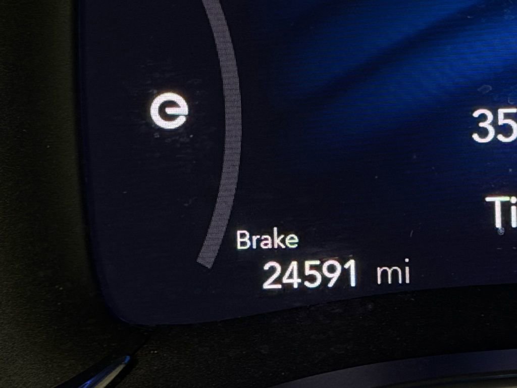 Used 2023 Chrysler Pacifica Limited image 13