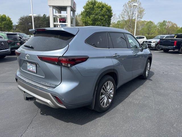 Used 2024 Toyota Highlander Platinum image 3