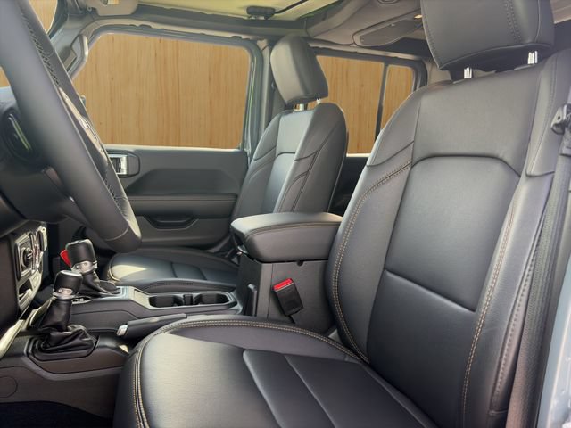 Used 2025 Jeep Gladiator Sport AWD/4WD image 9