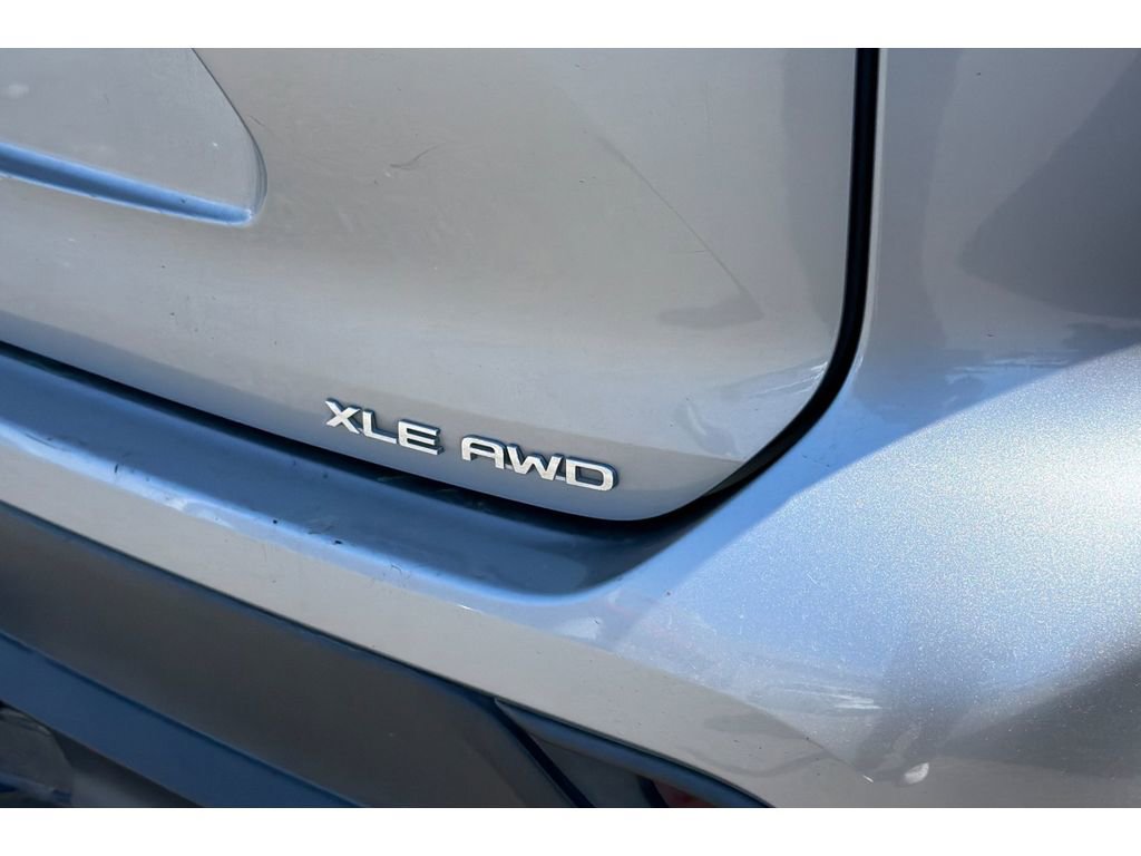 Used 2020 Toyota Highlander XLE image 7