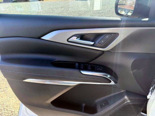 Used 2024 Chevrolet Traverse LS AWD/4WD image 17