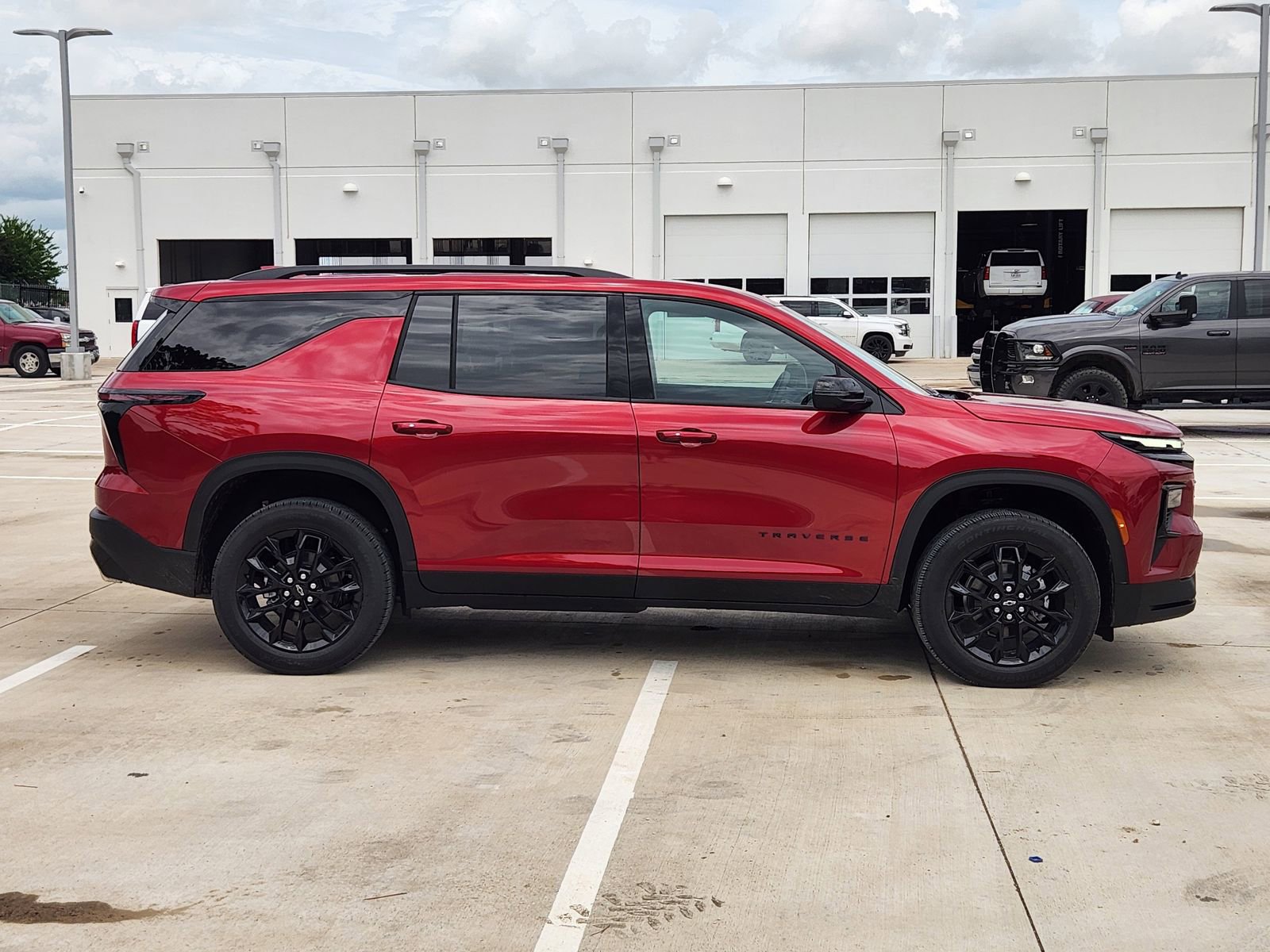 New 2026 Chevrolet Traverse LT w/ Midnight/Sport Edition FWD image 7