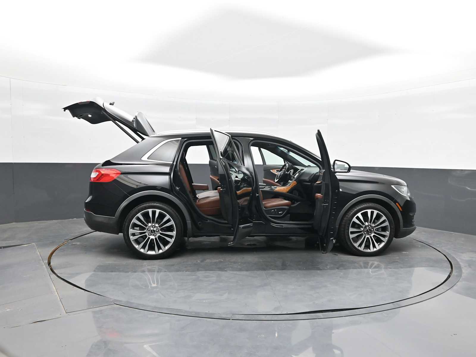 Used 2016 Lincoln MKX Reserve w/ Driver Assistance Package AWD/4WD image 39