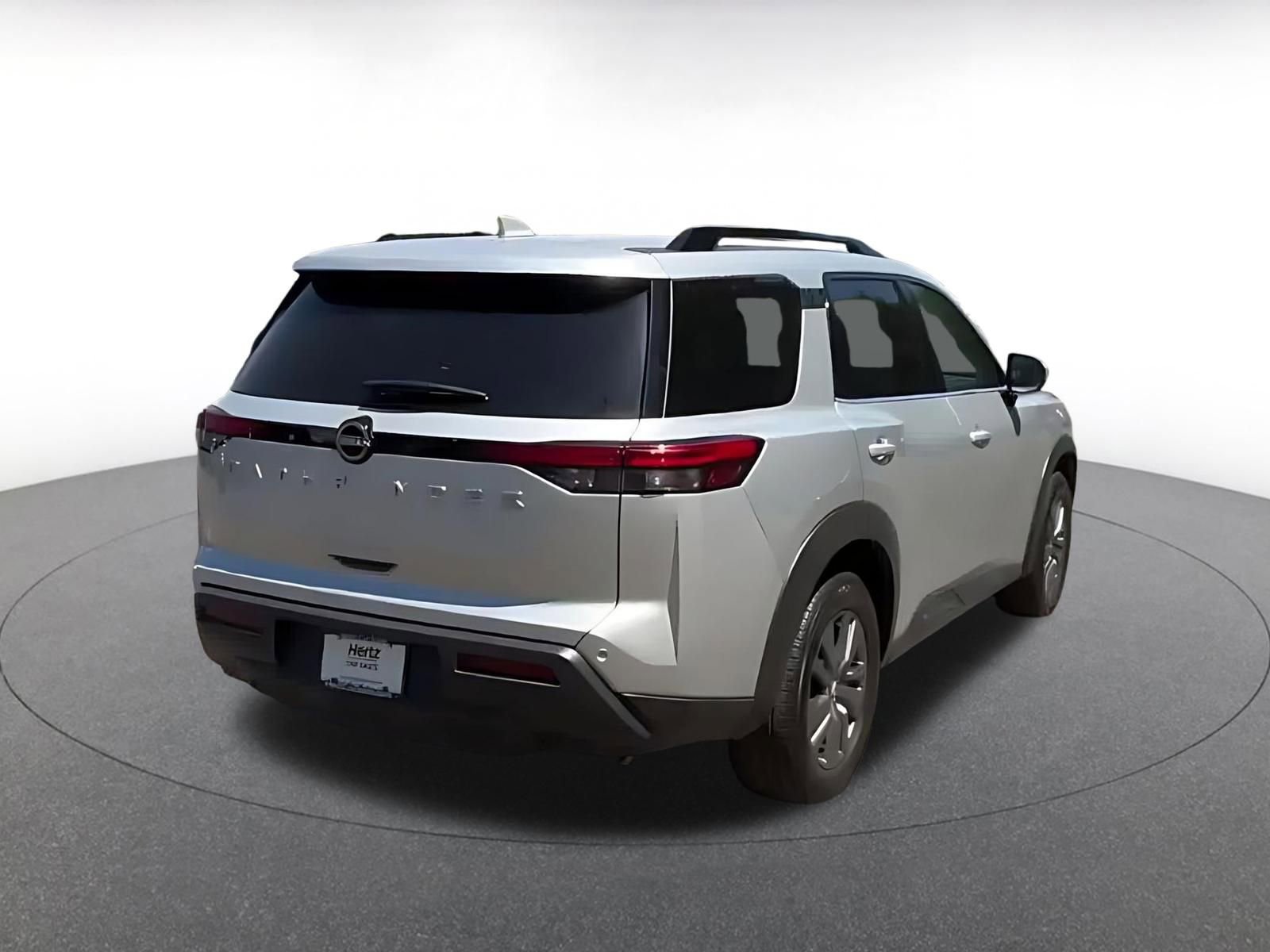 Used 2025 Nissan Pathfinder SV FWD image 15