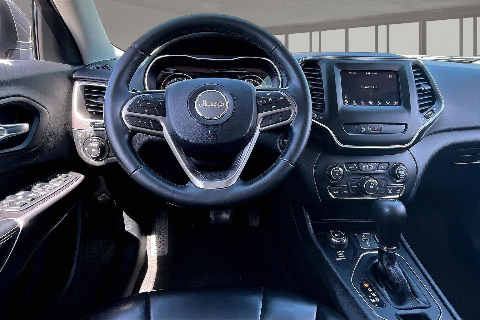 Used 2019 Jeep Cherokee Latitude Plus image 6