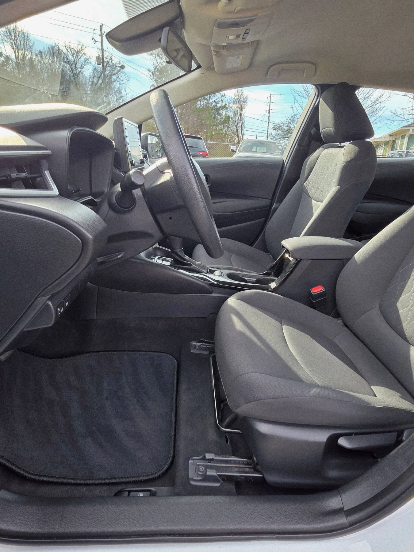 Used 2022 Toyota Corolla LE image 9