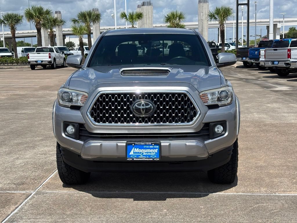 Used 2018 Toyota Tacoma TRD Sport RWD image 2